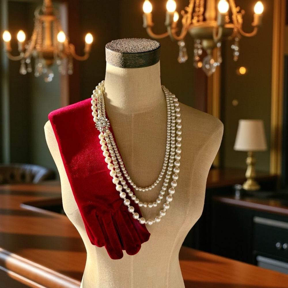 Elegant Red Velvet Gloves